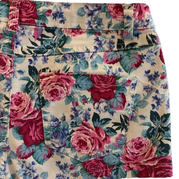 HL Small 2 25 Sexy low rise Bright floral print lightweight denim shorty shorts - Picture 3 of 5